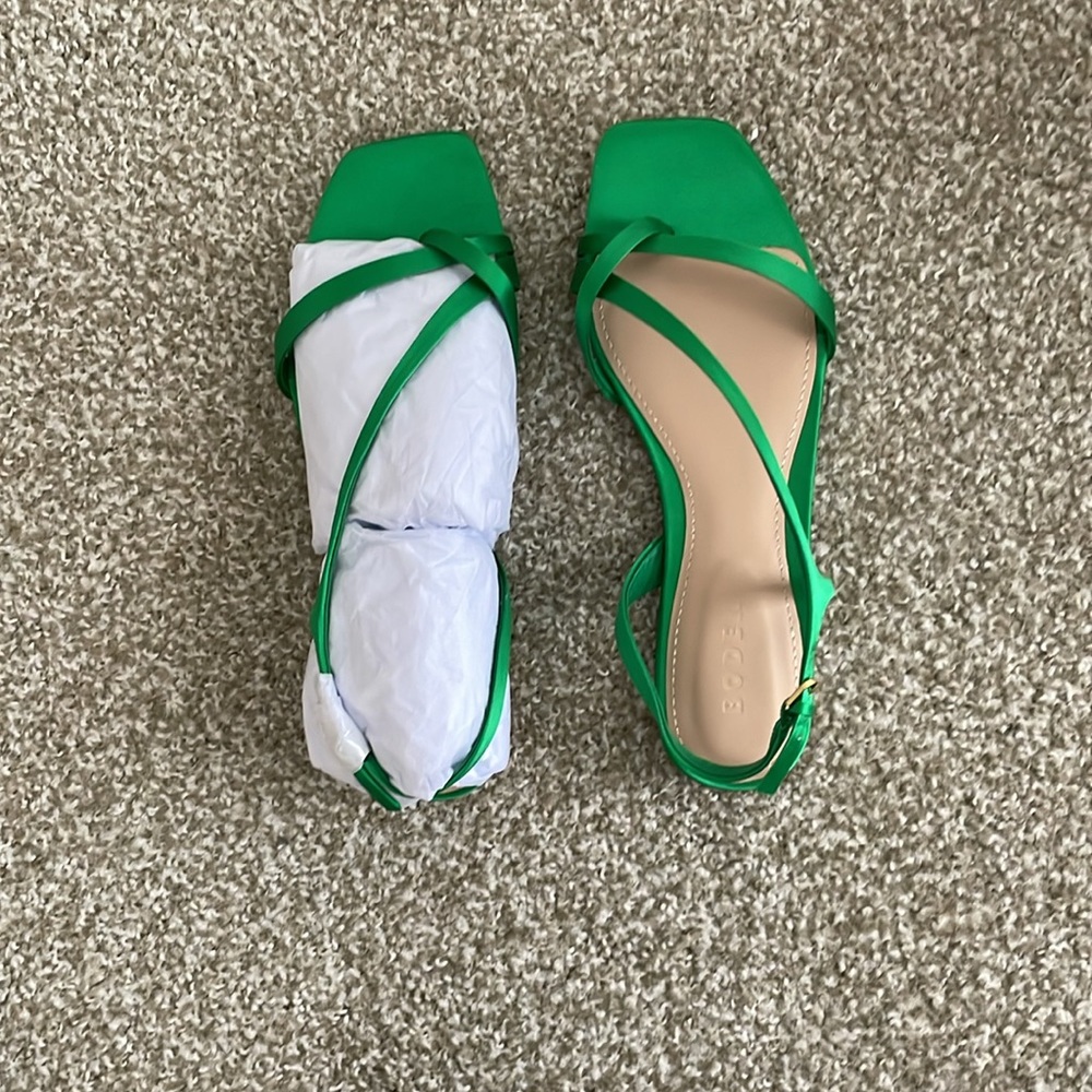 Satin Toe Loop Flat Sandals | Bright Green Satin | Size 39 | Boden